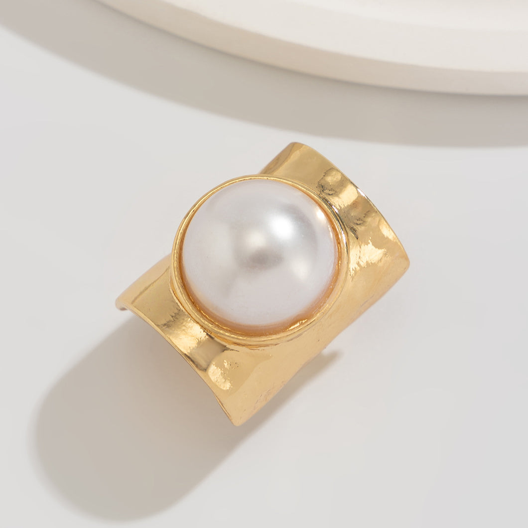 Exaggerated Inlaid Large Pearl Wide Ring