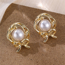 Load image into Gallery viewer, Hollow Sweet Earrings Pearl Flowers
