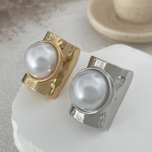 Load image into Gallery viewer, Exaggerated Inlaid Large Pearl Wide Ring
