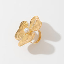 Load image into Gallery viewer, Fashion Inlaid Pearl Flower Ring
