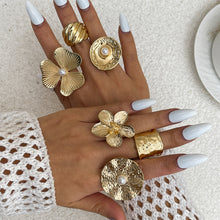 Load image into Gallery viewer, Fashion Inlaid Pearl Flower Ring
