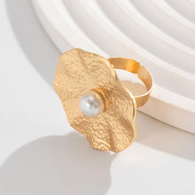 Load image into Gallery viewer, Fashion Inlaid Pearl Flower Ring
