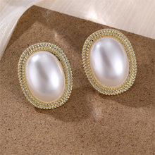 Load image into Gallery viewer, Hollow Sweet Earrings Pearl Flowers
