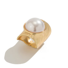 Load image into Gallery viewer, Exaggerated Inlaid Large Pearl Wide Ring
