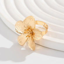 Load image into Gallery viewer, Fashion Inlaid Pearl Flower Ring
